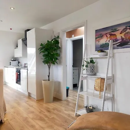 Stunning Luminous Penthouse/ 2Beds 2Baths-2